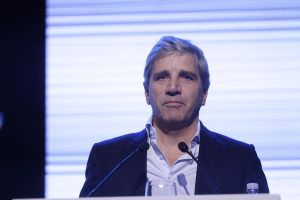 el-ministro-luis-caputo-anuncio-la-eliminacion-de-WKMN44V6HRBXHEQ4QB6UBUANKI.jpg