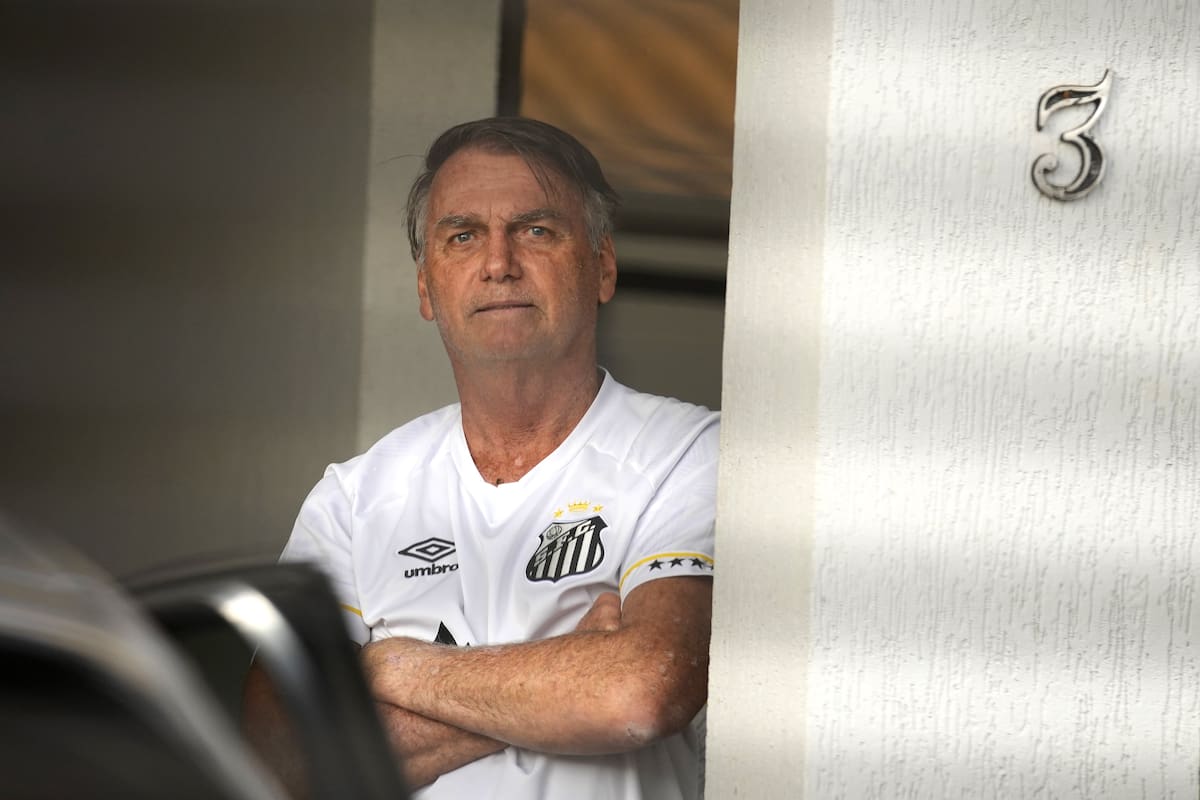 el-expresidente-de-brasil-jair-bolsonaro-se-SHQS5HQZTBCK5DYATPTZRYOW2Y.JPG