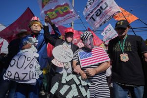 manifestantes-protestan-contra-el-arancel-del-OW4U5C3VYRBLNOAYCLTPH3PHB4.JPG