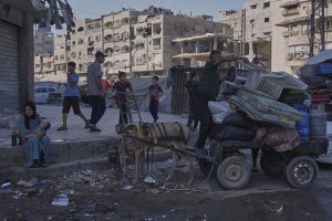 palestinos-desplazados-que-huyen-del-norte-de-la-MVQHML3HRRDBBEGDMNNW3HPYNQ.JPG