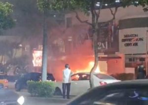 el-hombre-grababa-justo-al-lado-de-la-camioneta-G4EL36MO3JDIBHPH5277REESHM.jpeg
