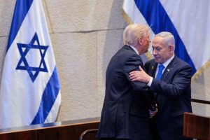 el-saludo-de-trump-y-netanyahu-en-la-SUYBFMUCD5HIRLZG5USSNRQH7Q.JPG