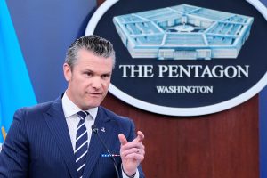 el-secretario-de-defensa-pete-hegseth-durante-una-W2T4DLOXWNHHFFYICH6XVLYUKE.jpg