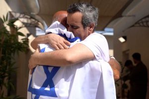 esta-foto-del-ejercito-israeli-muestra-al-rehen-L2YOSJBFQZCYRK5HKBVQ2B55EM.jpg