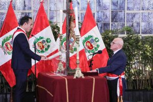 jose-jeri-le-toma-juramento-al-polemico-primer-N6PMQECQZBET3N3COZFI6PS4GU.JPG