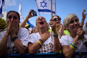 la-reaccion-de-los-israelies-en-la-llamada-plaza-5F5J2Q7WSFHPLCCWAFYRMQ5DV4.JPG