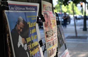 la-portada-de-un-diario-que-dice-kast-esta-a-3ESXNR7NPFC2LJHUGAJQCWAK7Q.JPG