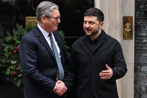 el-primer-ministro-britanico-keir-starmer-recibe-K2M7J3ZW5RACTNLFBEATTNRASI.JPG