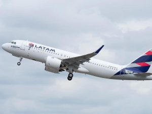 un-avion-de-latam-MH324NNT7ZAV5O5C57Z7EFG3II.jpeg
