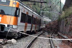 al-menos-37-heridos-al-descarrilar-un-tren-de-YNVKN7VBXBDKRKCPWXDAKGH5IM.jpg
