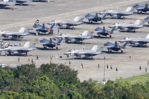 aviones-de-combate-estadounidenses-f-35-S2JR32OALVA7NLK22J54SLVJSU.jpg