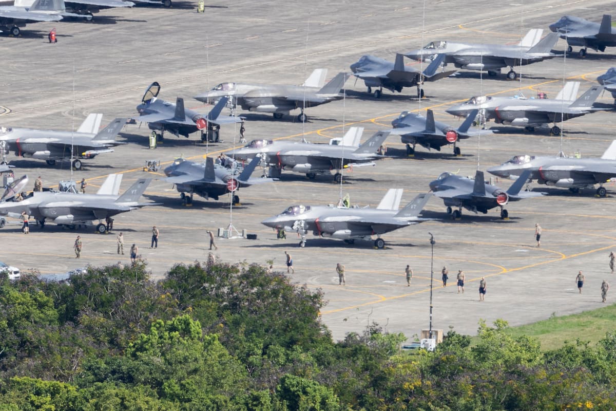 aviones-de-combate-estadounidenses-f-35-S2JR32OALVA7NLK22J54SLVJSU.jpg