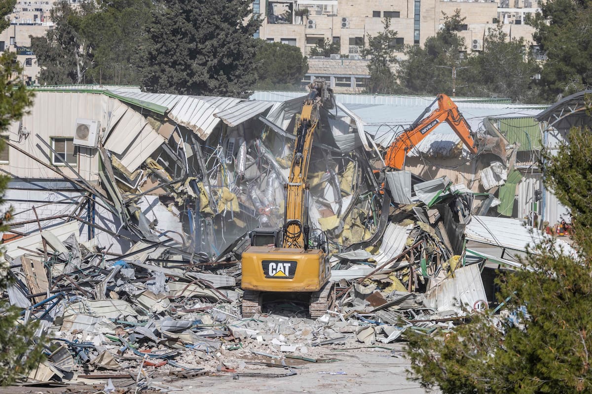 bulldozers-israelies-demuelen-la-sede-de-la-unrwa-5P5BDGG5TNFMFE2TAALPUQ4O2Q.JPG