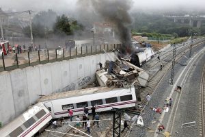 choque-de-trenes-en-espana-imagenes-y-videos-de-3SBJLXPQYRHJRCRYUTHCJMG2IE.jpg