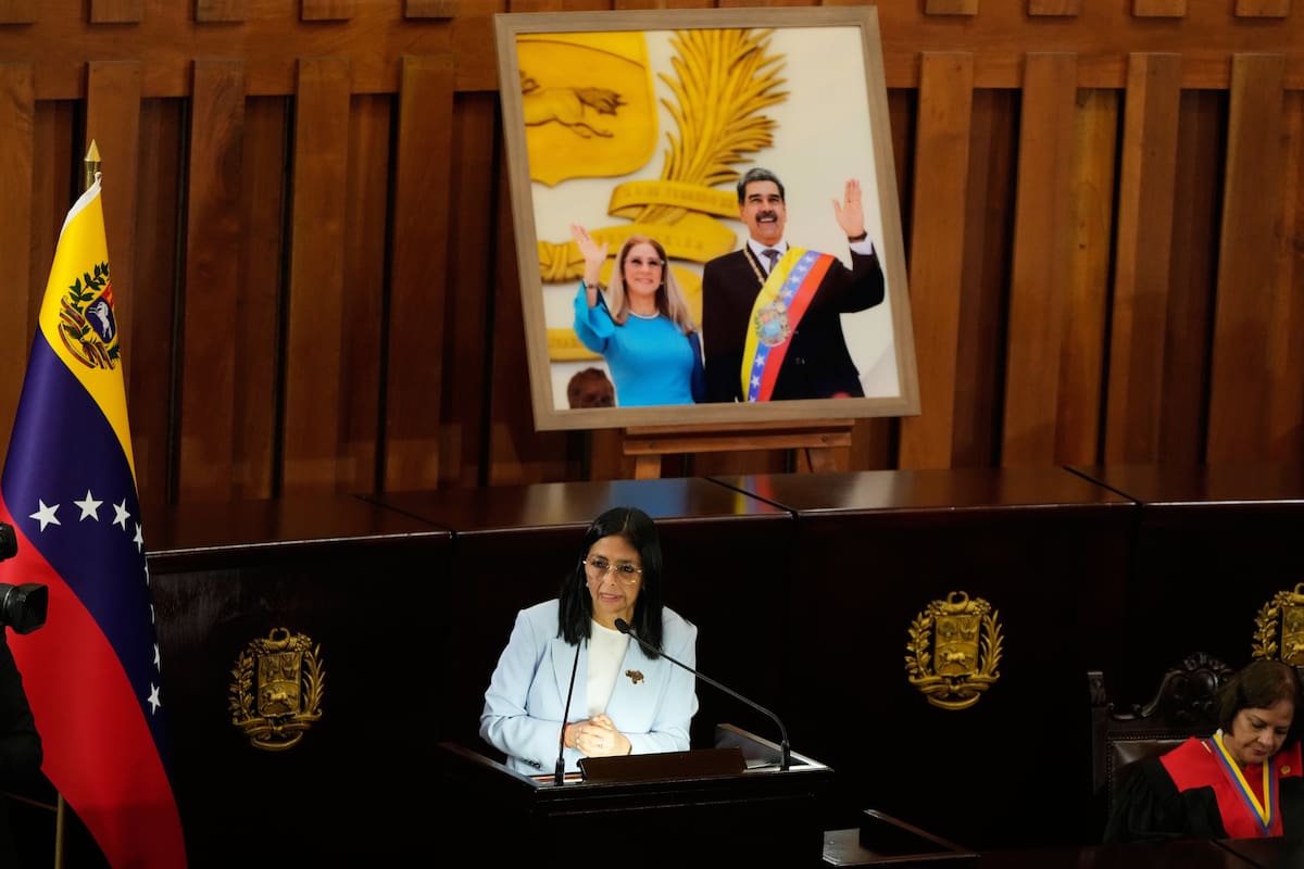 delcy-rodriguez-durante-el-anuncio-de-la-KEBGICDBQRDVZMLSRSUA3GEQYI.jpg