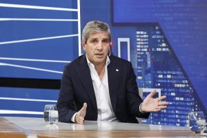 el-ministro-de-economia-luis-caputo-destaco-que-ND72NXE75RAYPEXQWWJZZ7MPJQ.jpg
