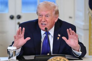 el-presidente-de-estados-unidos-donald-trump-SWKW2EPQGBDTLD6NATOVXRTRAM.JPG