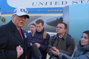 el-presidente-donald-trump-habla-con-periodistas-NEMA4F3BG5BLVHBDIHP435TZNI.jpg