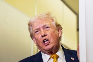 el-presidente-donald-trump-habla-con-periodistas-Q4TAUYDQ25HA3EXCQMDSENJF5E.JPG