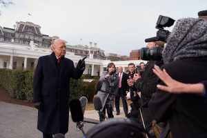 el-presidente-trump-habla-con-la-prensa-antes-de-G3RMTEKMK5BKRI6ZULRI7V77XU.JPG