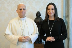 esta-foto-tomada-y-difundida-por-vatican-media-la-TI4E24JBJNHLRBT7JO5OOOI33Y.JPG