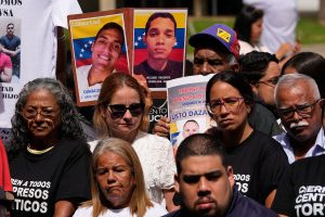 familiares-de-presos-politicos-se-reunen-en-la-2UUSLMJMJFDANIU2RYEI4JHW3Q.jpg