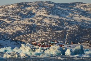 fragmentos-de-hielo-se-desplazan-por-el-mar-en-la-W27IO7CCTNEURCNUZPH2XQK76Q.JPG