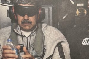 la-primera-imagen-de-nicolas-maduro-tras-ser-LYCXMZ4HTJDWBCKM57UM6UG7X4.jpg