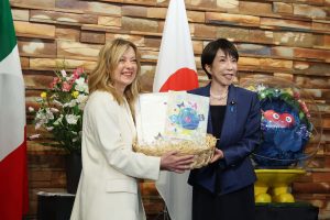 la-primera-ministra-italiana-giorgia-meloni-y-su-MTOK7T3AKZGNBFAYXZIUYKRHOY.JPG