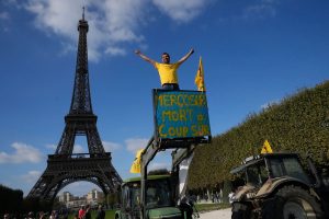 la-protesta-de-agricultores-franceses-contra-el-FEBIOXAZPBE5VN2K6B5TQFXDLI.jpg