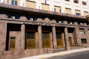 la-secretaria-de-finanzas-dependiente-del-QHNXFGJCDNGIBC6AICSQLDQ2SI.JPG