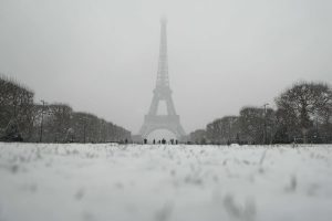 los-campos-de-marte-cerca-de-la-torre-eiffel-en-YY67RMNJYJE4RKTTDLR7VZ4DDY.JPG