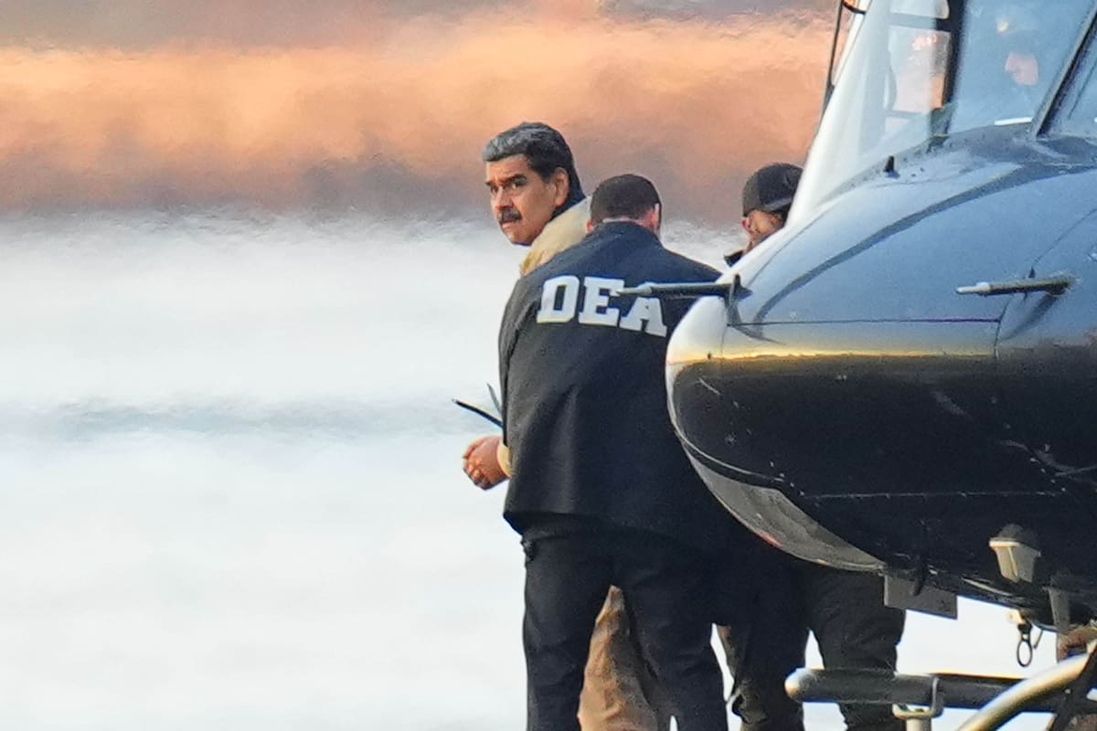 maduro-esposado-tras-aterrizar-en-JKW4NLLSXZDTRLXKVILNIISIHY.JPG