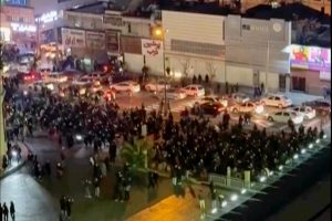 manifestantes-bloquean-una-interseccion-durante-3INRYZTG7ZCVBCEXHR7GI4RTME.JPG