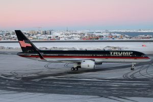 un-avion-con-donald-trump-jr-a-bordo-aterriza-en-AIC6NZEJ4NABRMBWNMEZVZVY4A.jpg