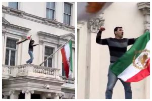 un-manifiestante-retiro-la-bandera-de-iran-de-la-E2ZZCP54DJHMJPLNI4DLXYJ6AI.jpg