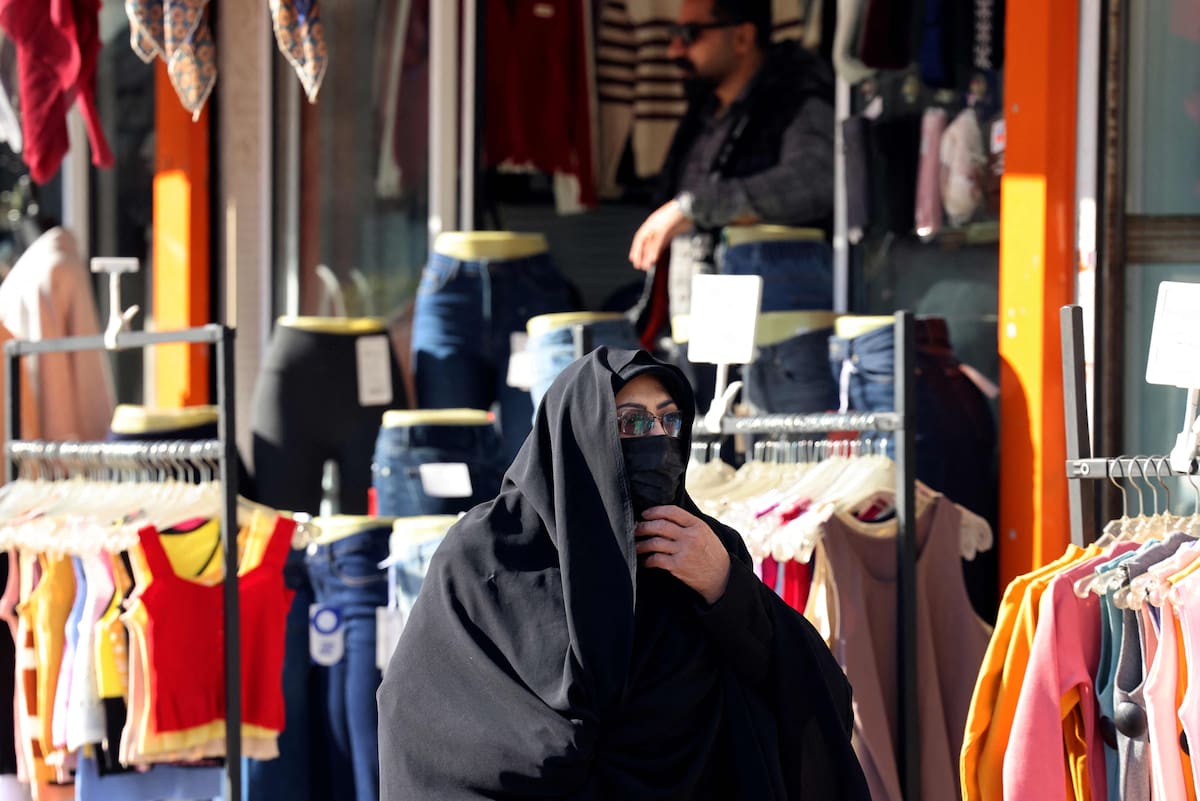 una-zona-comercial-del-centro-de-teheran-el-NU62H2AVHJDFXF7MMDEPZBJIUA.JPG