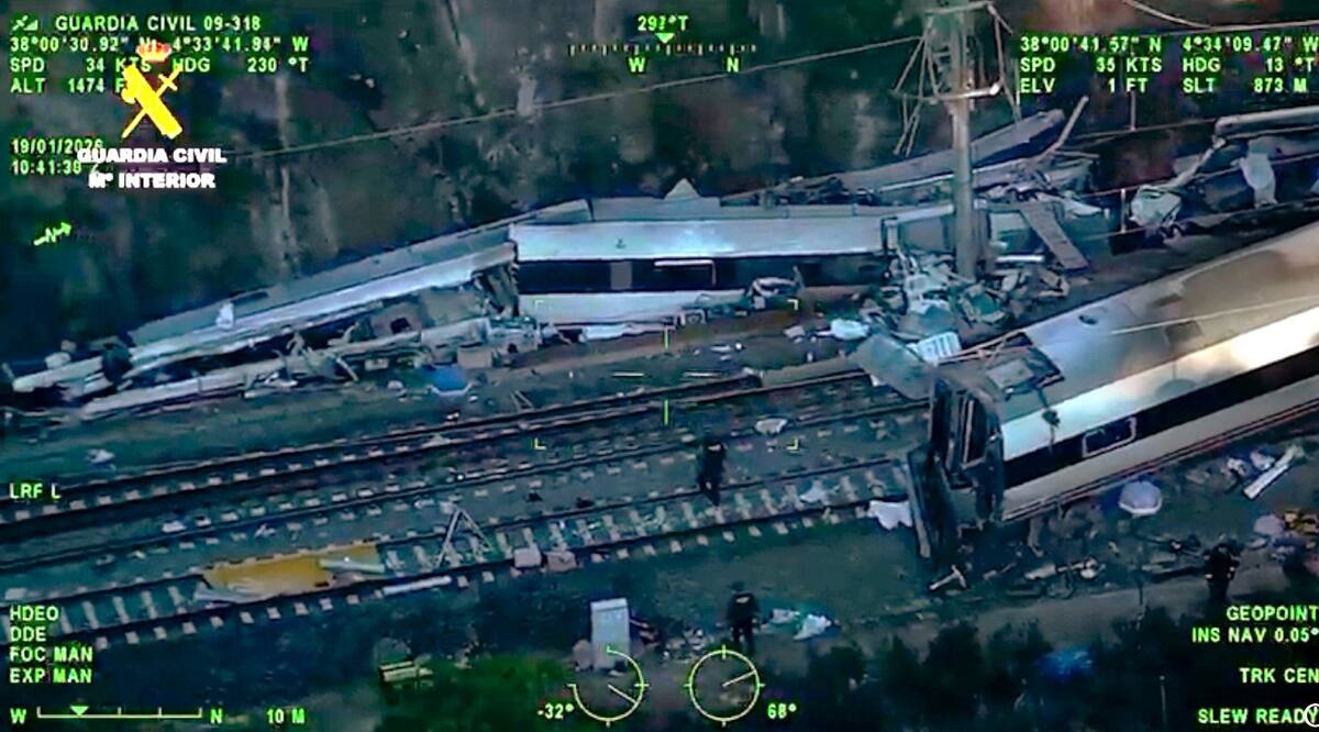 vista-aerea-de-como-quedaron-los-trenes-que-UZE2NDSKLFDDRDAZHUNHCA3GOM.JPG