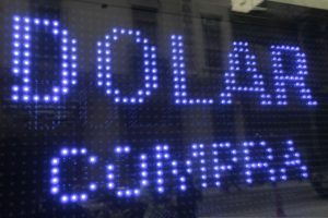 dolar-blue-hoy-a-cuanto-cotiza-el-lunes-1-de-QGGIOIBBLNFOJD4BEZSO2QEDGI.jpg