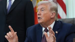 el-presidente-donald-trump-responde-a-preguntas-LOVO2JSY7NBW5A3QEAS3DPUIGA.jpg