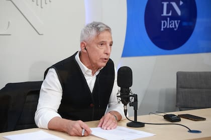 Elisabetta Piqué en diálogo con Pepe Gil Vidal: “Trump escribió en su red Truth Social cosas falsas sobre el papa León"