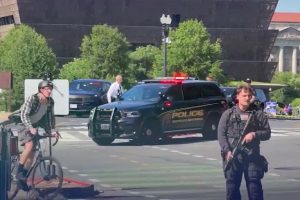 el-operativo-de-seguridad-cerca-a-la-casa-blanca-WIFWLYMQXNDI3GBBDTPP36BRBM.JPG