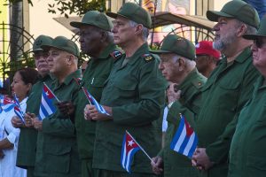 el-presidente-cubano-miguel-diaz-canel-en-el-EE22TADM2NEALC2DXYZGDGS6RQ.jpg