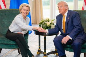 el-presidente-de-estados-unidos-donald-trump-y-la-5D7QMOUGBZHHFI6YCMUNGPBBFE.JPG