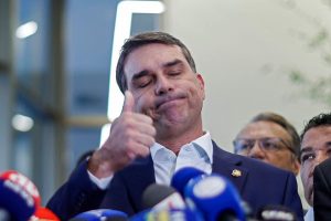 el-senador-y-precandidato-presidencial-flavio-NGWIXGUO4JFNNJIP5KSBY3PNBY.JPG