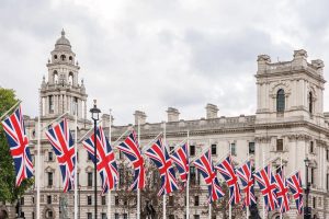 en-parliament-square-londres-se-encuentra-la-sede-IZOZFUFOCFAHDH5JCLWKWUUM4U.jpeg