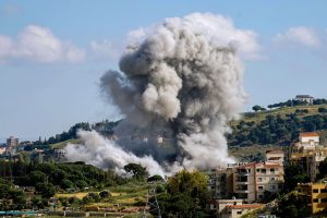 explosiones-tras-bombardeos-israelines-en-la-LBCSYYFXRNCVRMMHH4ZSNR6YPQ.JPG