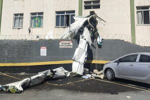 la-avioneta-tras-estrellarse-contra-un-edificio-ML55LUGRHREORB4QNAJHYA2NGM.JPG