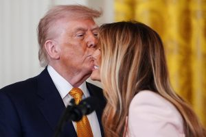 la-inusual-explicacion-de-trump-tras-la-confusion-KZX4MODSI5BWHPTTJ3G4R6FKUM.JPG