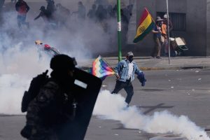 la-policia-reprimio-la-marcha-de-la-paz-con-gases-TJWEP3DW5VF6BB7E5E5TBYSH4E.JPG